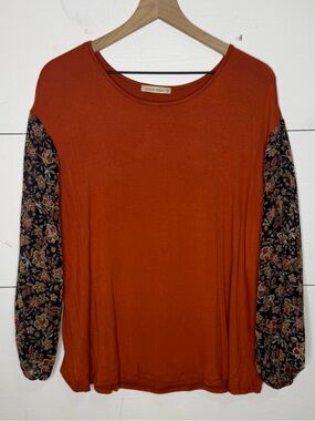 Coco’s Clozet • Rust Long-Sleeve Top with Floral Sleeves Size Large
